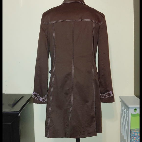 Bandolino Stretch Brown Coat with Contrasting Stitching - Picture 3 of 9